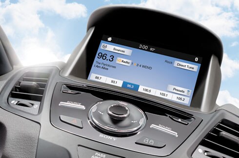 Ford Fiesta 2018 está equipado con SYNC 3 para que controles tu música con comandos de voz.